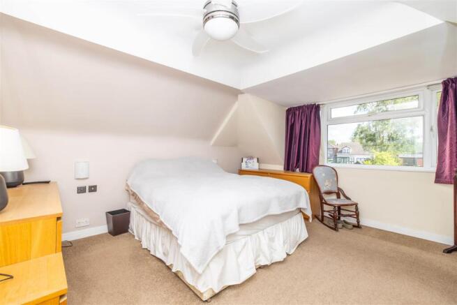 4 bed Detached Bungalow for sale Image 10