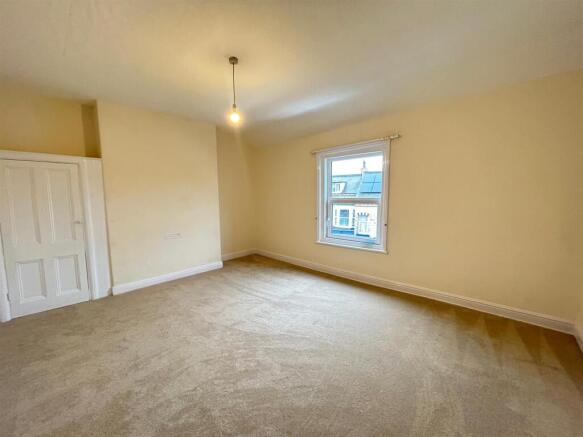 2 bed Maisonette to rent Image 5