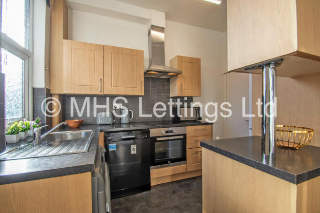 4 bed Terraced to rent Image 5
