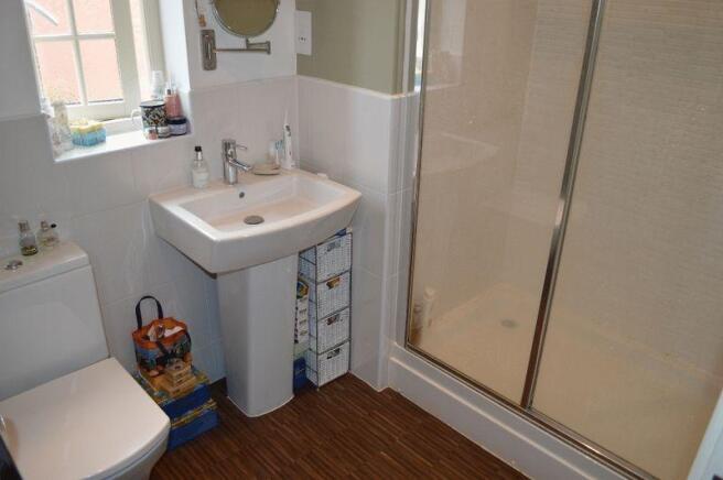 EN-SUITE SHOWE...