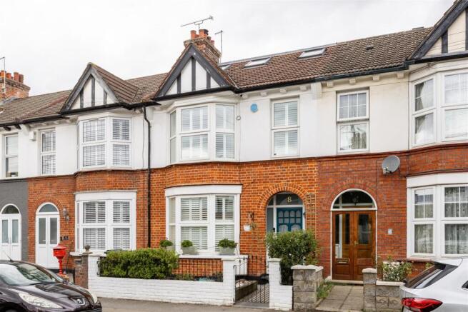 Waverley Road, E18