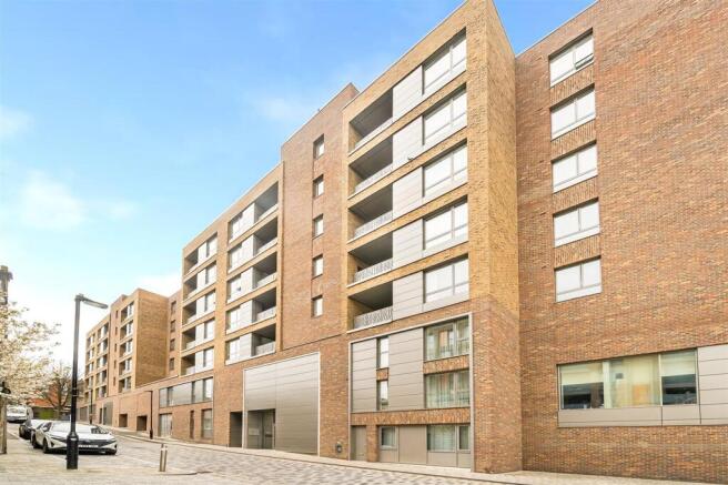1-bed flat on Cooper Court, Smithfield Square, Hornsey, N8, £375,000
