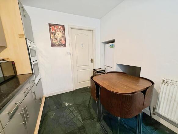 2 e12f3f5b-Kitchen 2