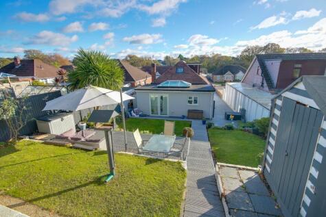Sholing! Over 500SQ Ft Of Kitchen/living Space! Gorgeous Garden!