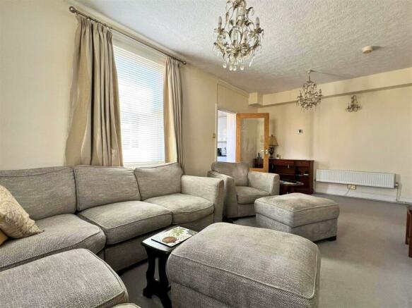 5 bed Semi-Detached for sale Image 10