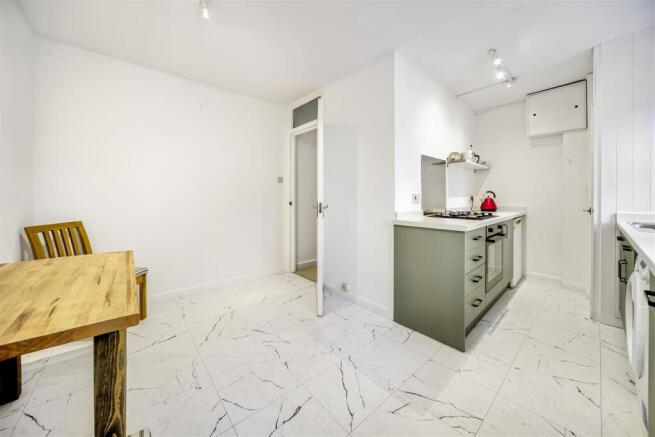 James_Anderson_Sheen_Sales_104_Chertsey_Court_Clif