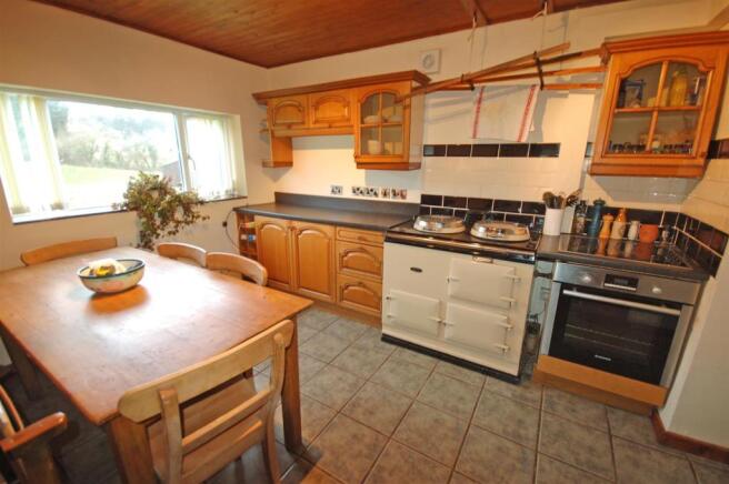KITCHEN/ DINING ROOM