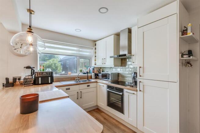 3 bed Semi-Detached for sale Image 4