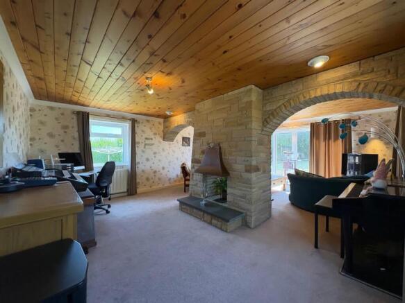 6 bed Detached for sale Image 6