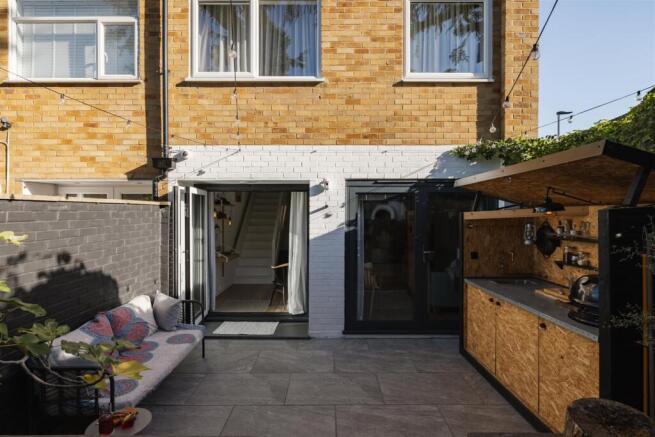 Ashdon Close, IG8