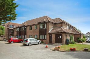Flat 33, Maple Court, Staunton Avenue, Hayling Island PO11 0EF