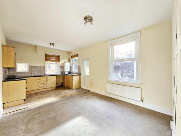 3 bed Semi-Detached for sale Image 4