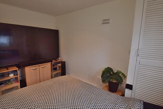 1 bed Ground Flat for sale Image 4