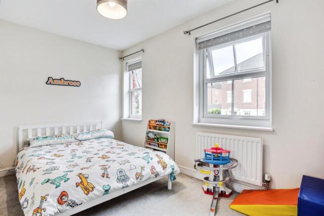 3 bed Terraced for sale Image 7
