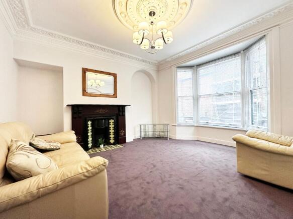 3 bed Flat to rent Image 5