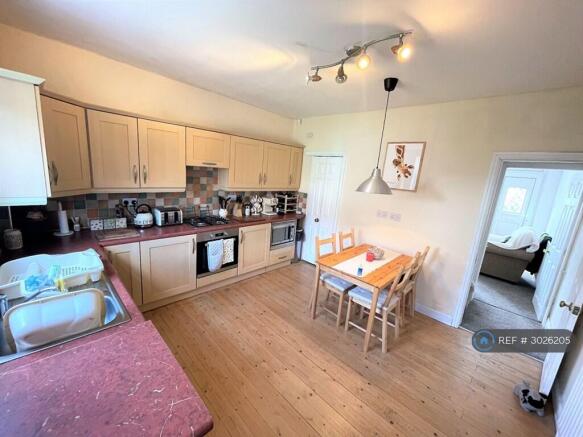 2 bed Terraced to rent Image 4