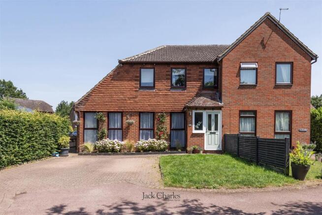 18 Maltings Close, TN11 0DY 002.jpg