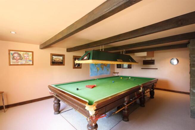 SNOOKER ROOM