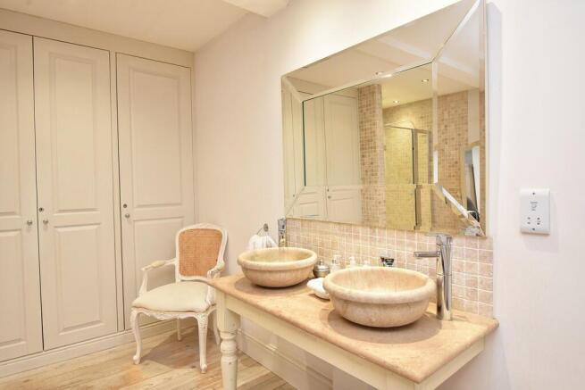 5 bed Semi-Detached for sale Image 12