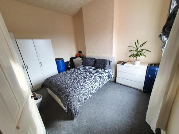 123 Gorton bedroom.jpg