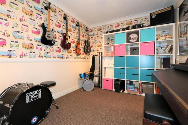 MUSIC ROOM / SNUG