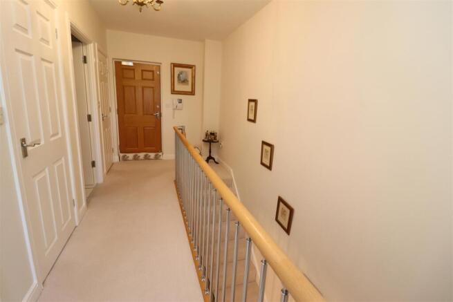 3 bed Apartment for sale Image 9