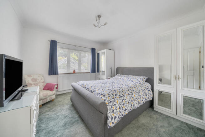 Willow Crescent West, Denham, Uxbridge photo 4