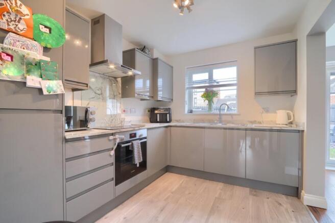 3 bed Semi-Detached for sale Image 7
