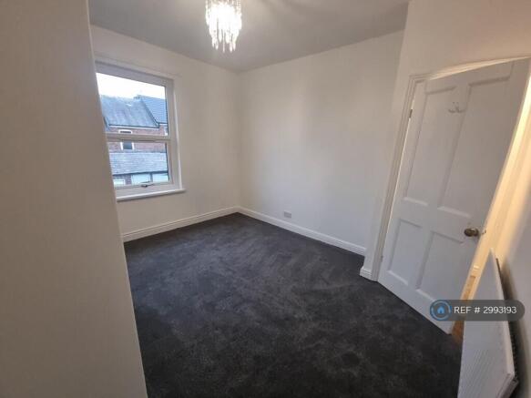 2 bed Terraced to rent Image 5