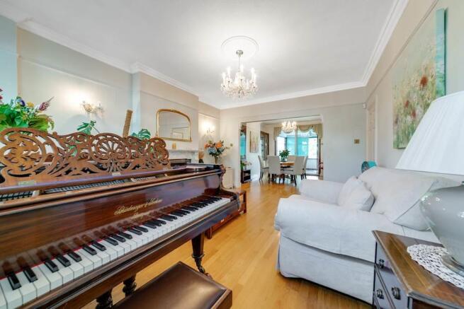 12-76af24 Chesham Crescent -6-small.jpg