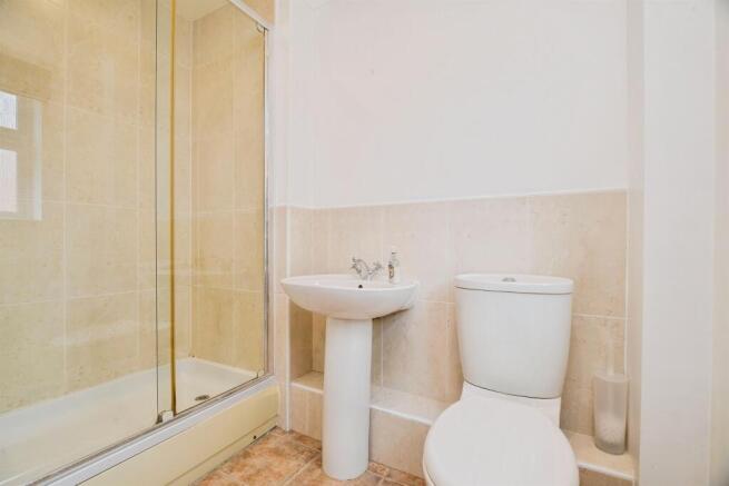 2 bed Ground Flat for sale Image 11