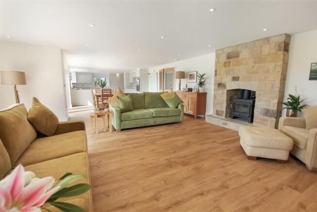4 bed Detached for sale Image 8