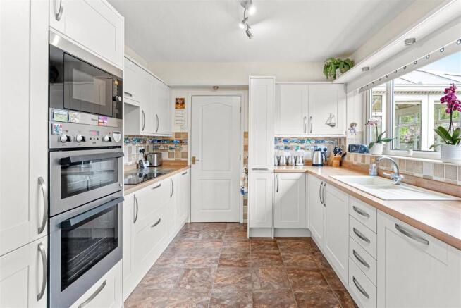 2 bed Detached Bungalow for sale Image 9
