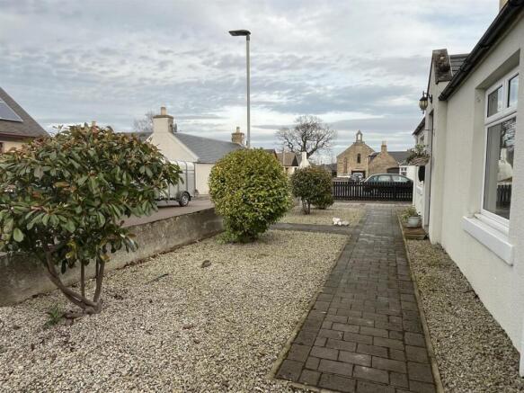 FRONT GARDEN