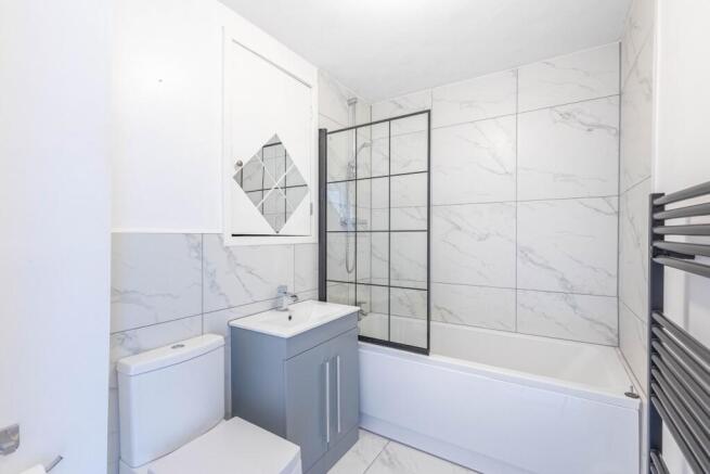 2 bed Terraced to rent Image 6