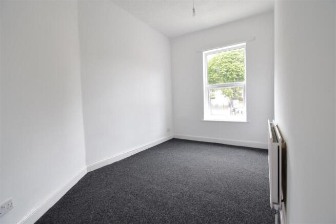 3 bed Flat to rent Image 4