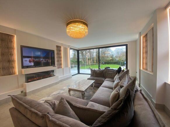4 bed Detached to rent Image 5
