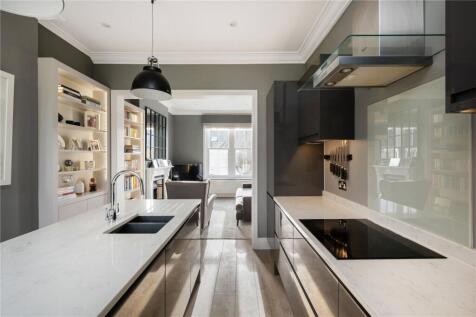 Broomwood Road, Between the Commons, SW11