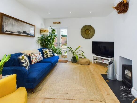 CAM01995G0-PR0205-STILL010