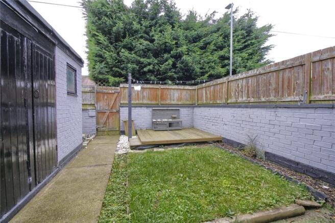 3 bed Semi-Detached to rent Image 12