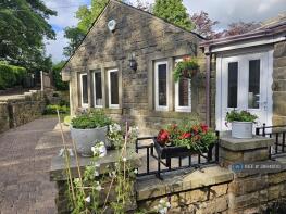 The Coach House, Long Lane, Oldham OL3 5QH