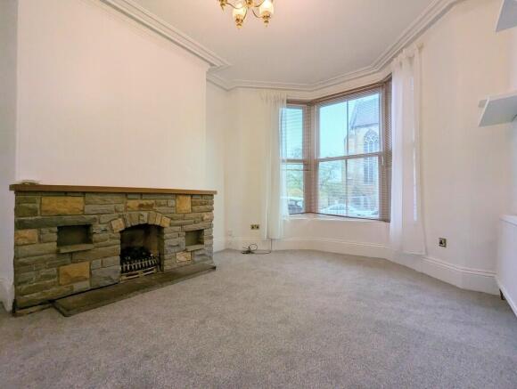 4 bed Semi-Detached to rent Image 12