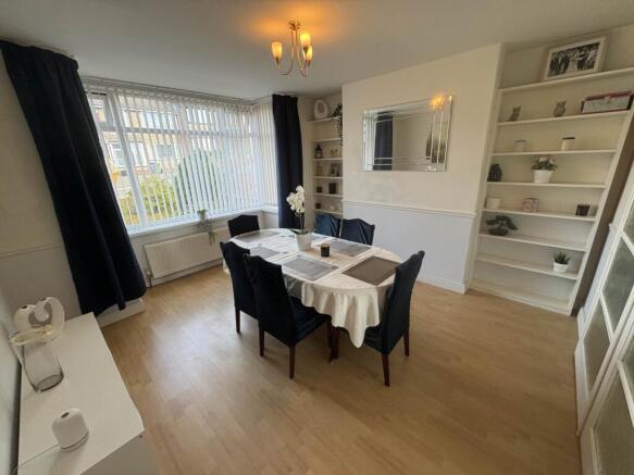 5 bed Semi-Detached for sale Image 9