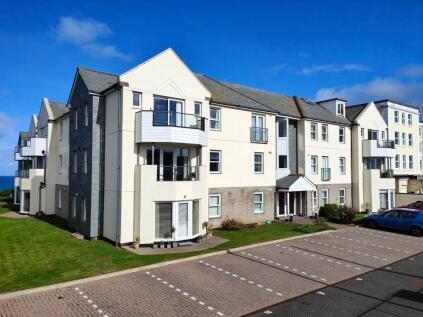 Spinnakers, Pentire Avenue
