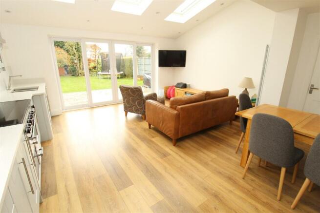 Kitchen2.JPG