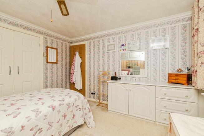 3 bed Bungalow for sale Image 11
