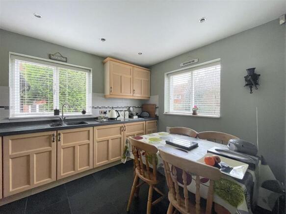 Kitchen (2).jpeg