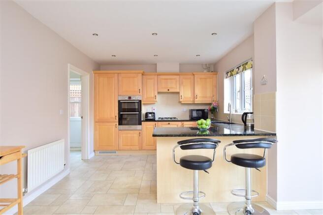 Kitchen/ Breakfast Room