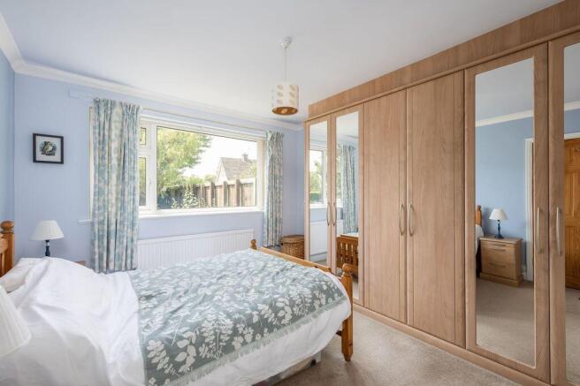 2 bed Semi-Detached Bungalow for sale Image 8