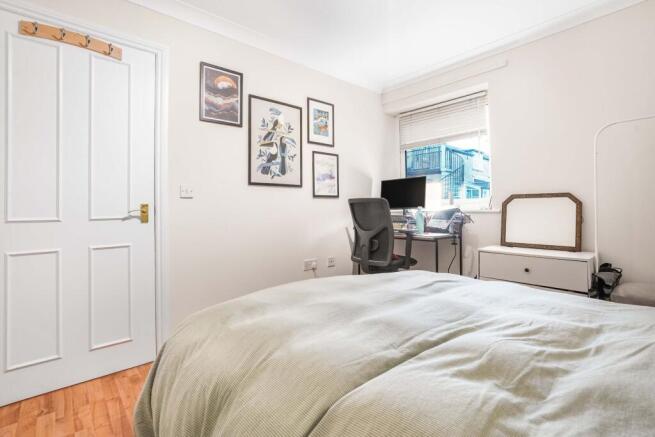 2 bed Flat to rent Image 12